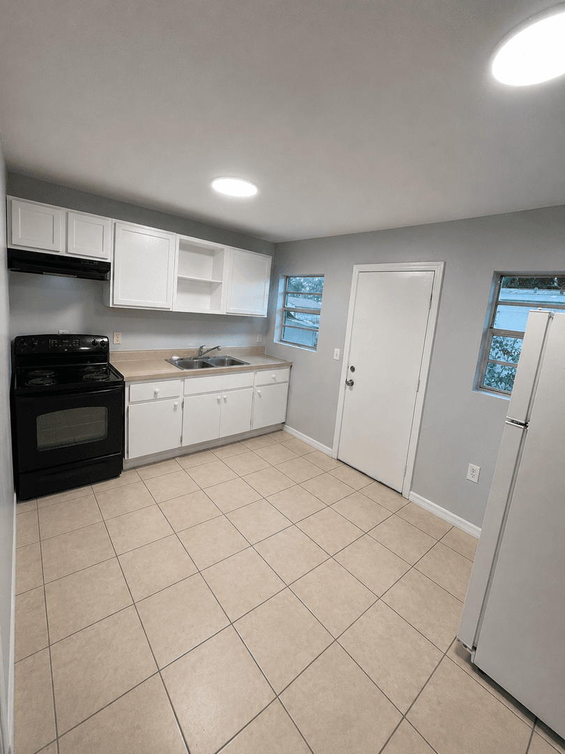 Plant City Apartment: 606 Gordon Street