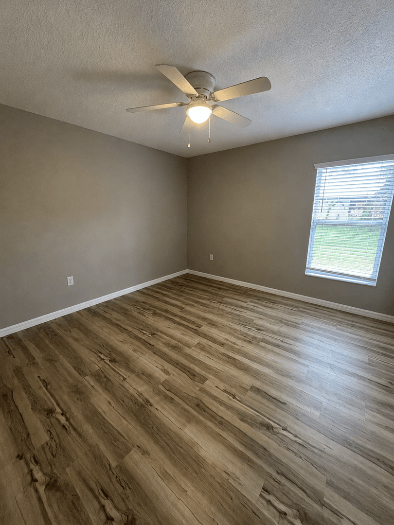Weeki Wachee House: 12053 Centralia Road
