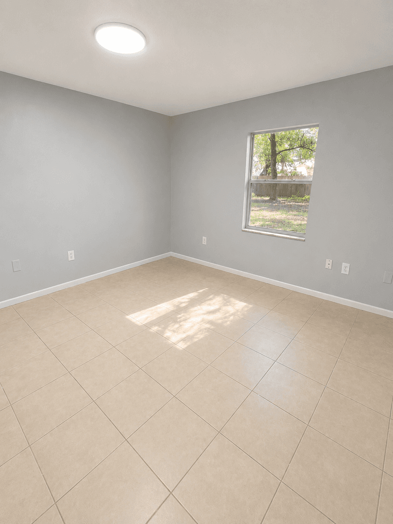 Lakeland Apartment: Pineville Ln