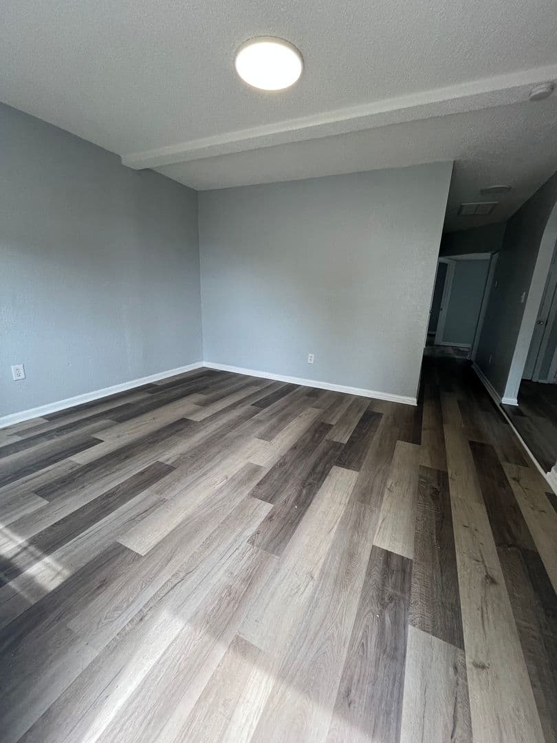 Lakeland House: 1137 Edith Ave