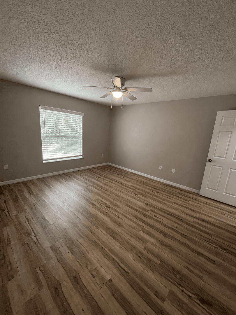 Weeki Wachee House: 12053 Centralia Road