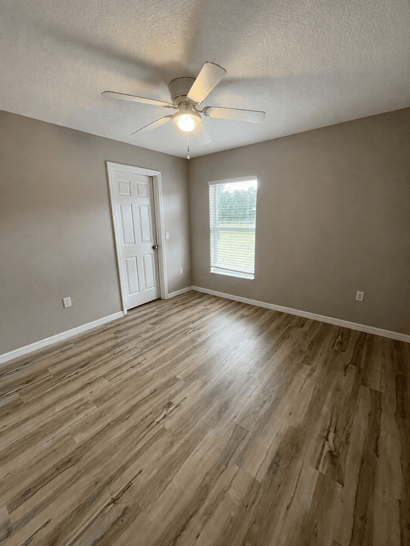 Weeki Wachee House: 12053 Centralia Road