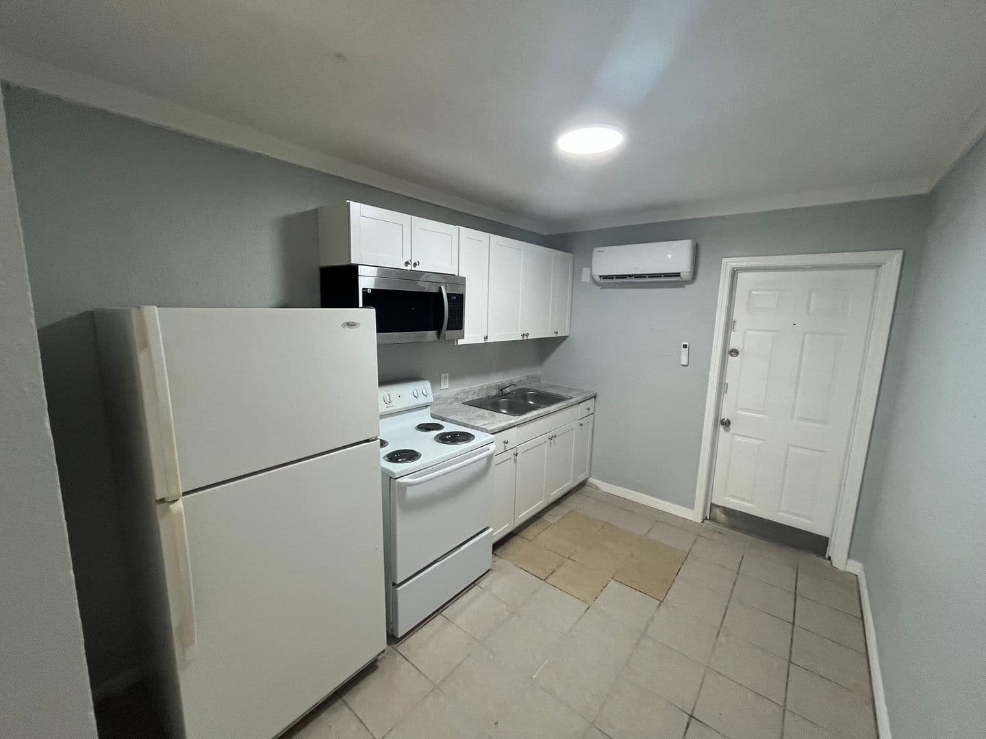 Winter Haven House: 2371 Edwin Street NE