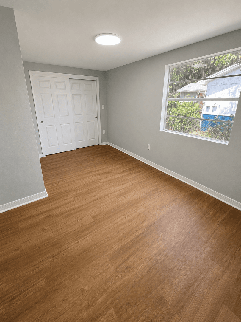 Lakeland House: 837 Lafayette Lane