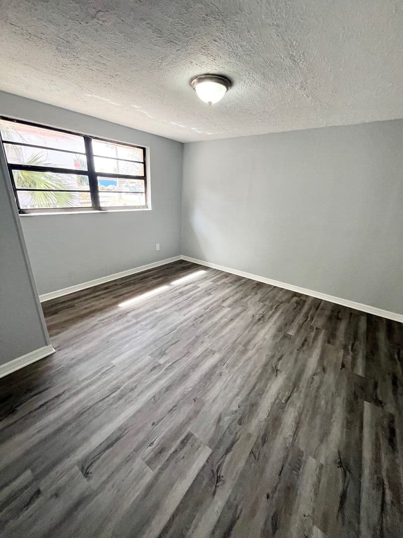 Winter Haven House: 2554 Palm Drive NE