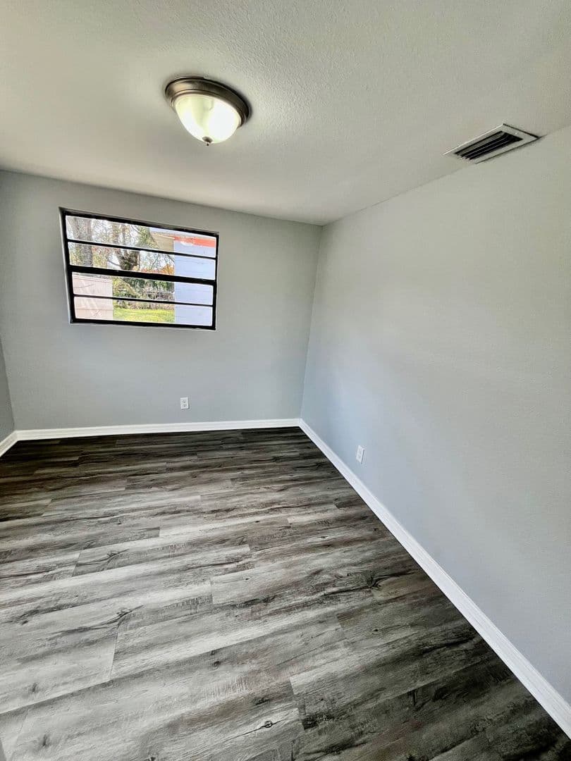Winter Haven House: 2554 Palm Drive NE