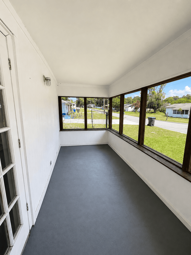 Lakeland House: 837 Lafayette Lane