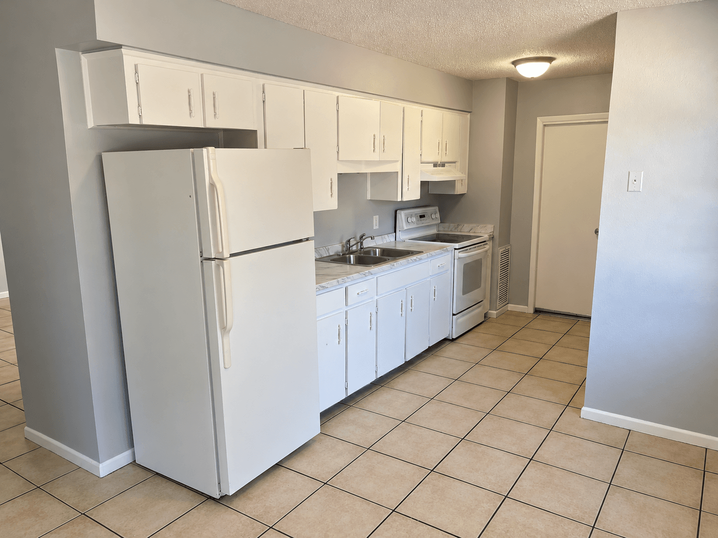 Lakeland Apartment: 911 N Iowa Ave