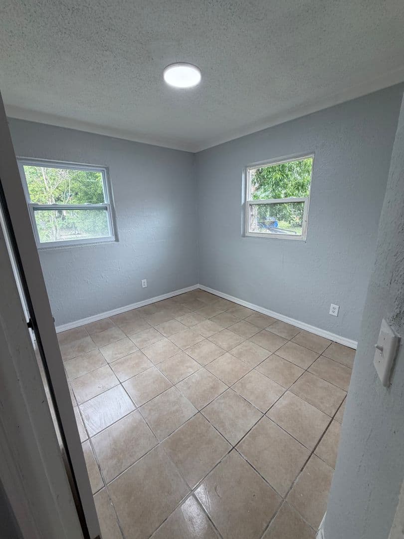 Winter Haven House: 2371 Edwin Street NE