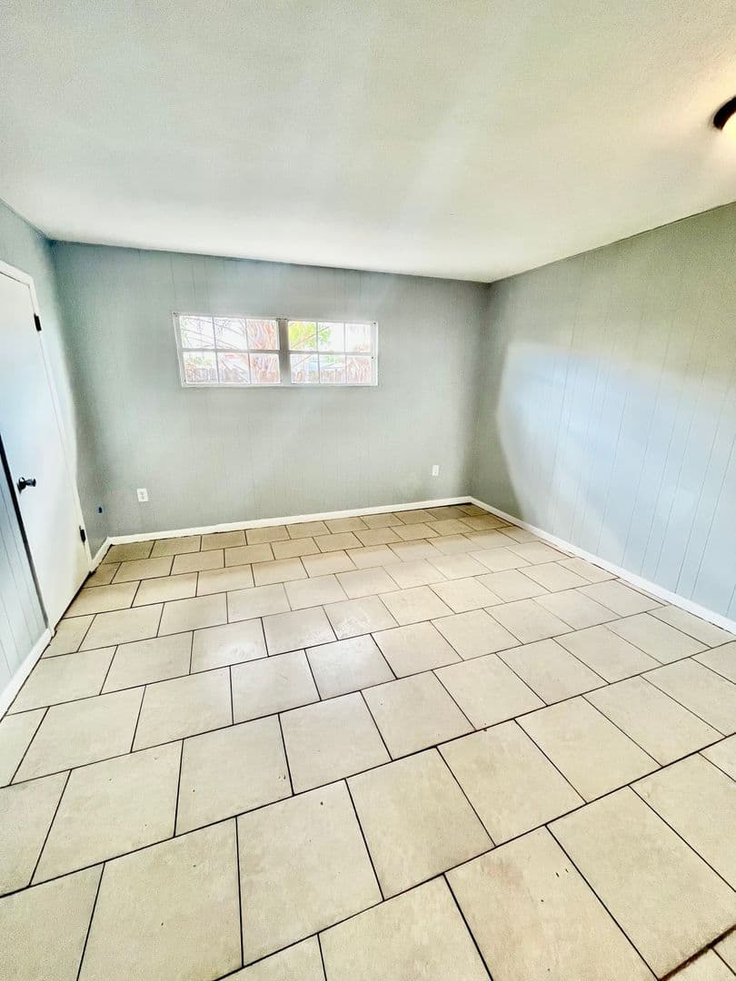 Lakeland Apartment: 1885 Crystal Lake Dr N
