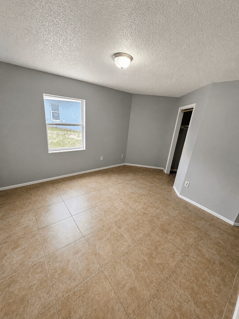 Lakeland House: 1114 Atlantic Road