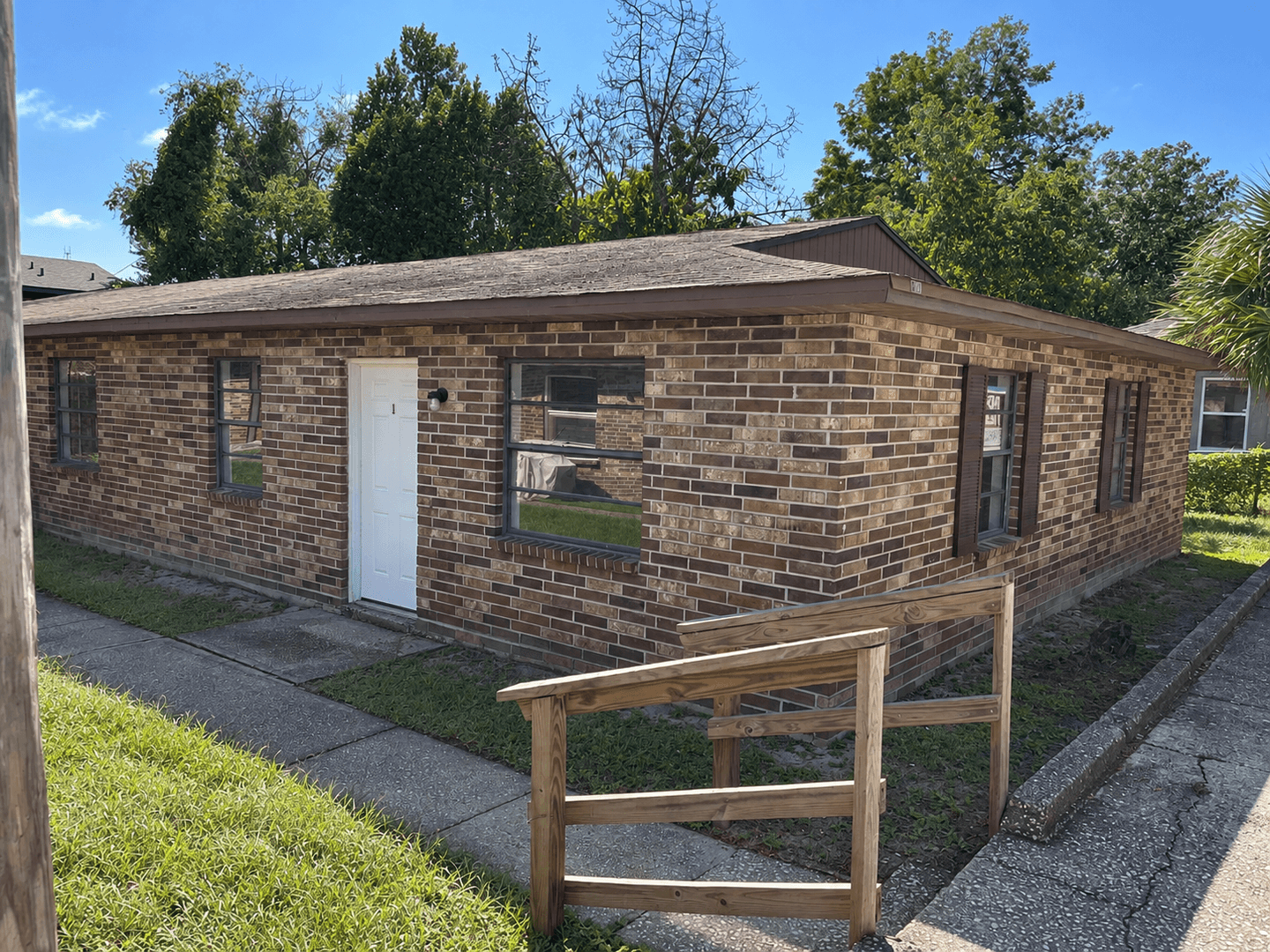 Lakeland Apartment: 911 N Iowa Ave