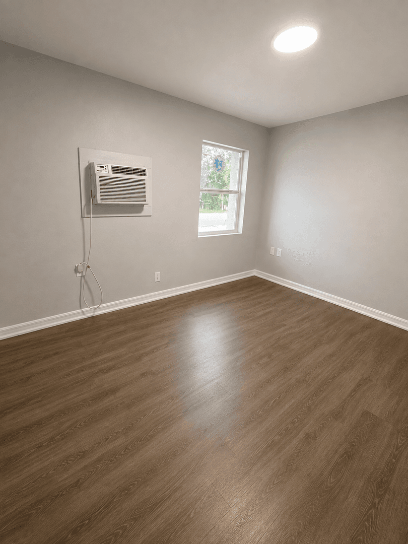 Plant City Apartment: 606 Gordon Street
