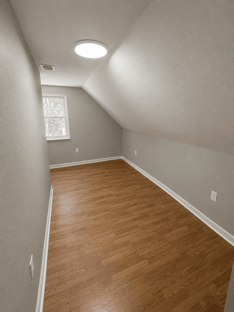 Lakeland House: 837 Lafayette Lane