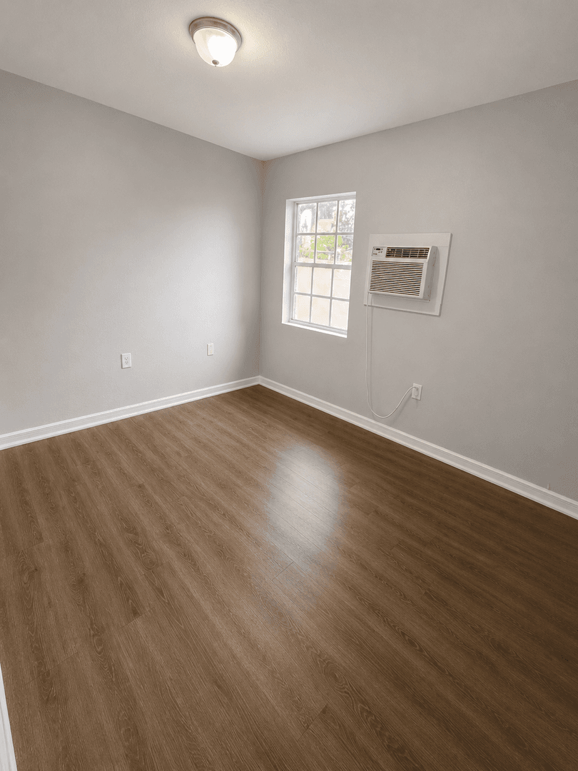 Plant City Apartment: 606 Gordon Street