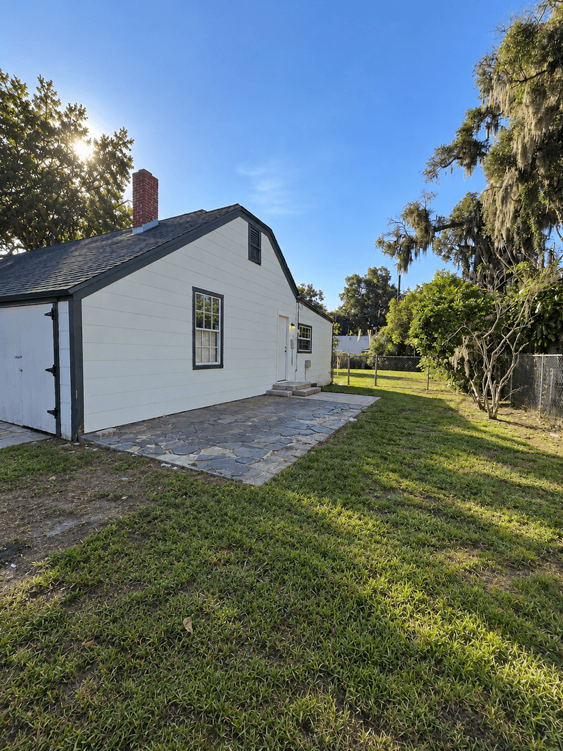 Lakeland House: 1409 Fern Pl