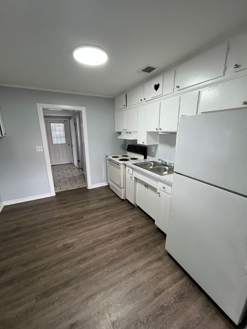 Lakeland House: 1020 Pisgah Place
