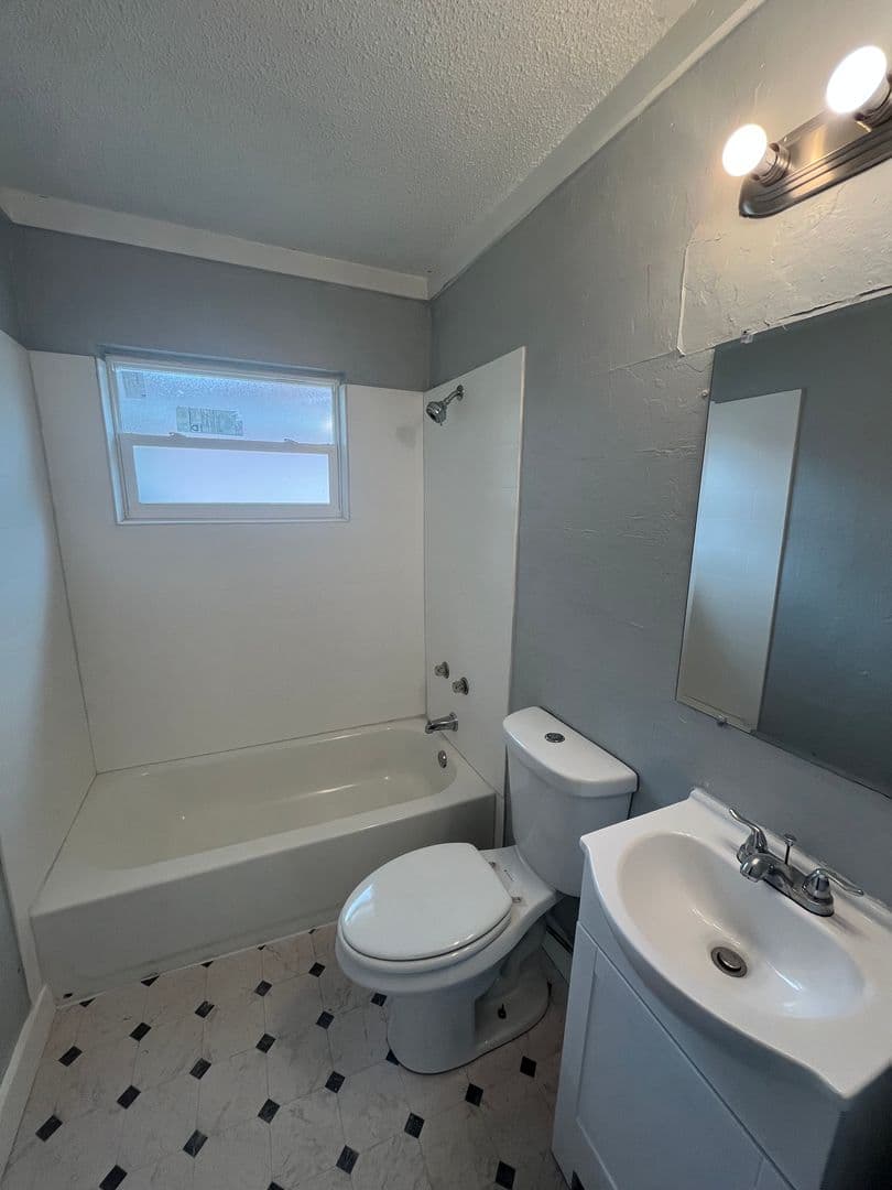 Winter Haven House: 2371 Edwin Street NE