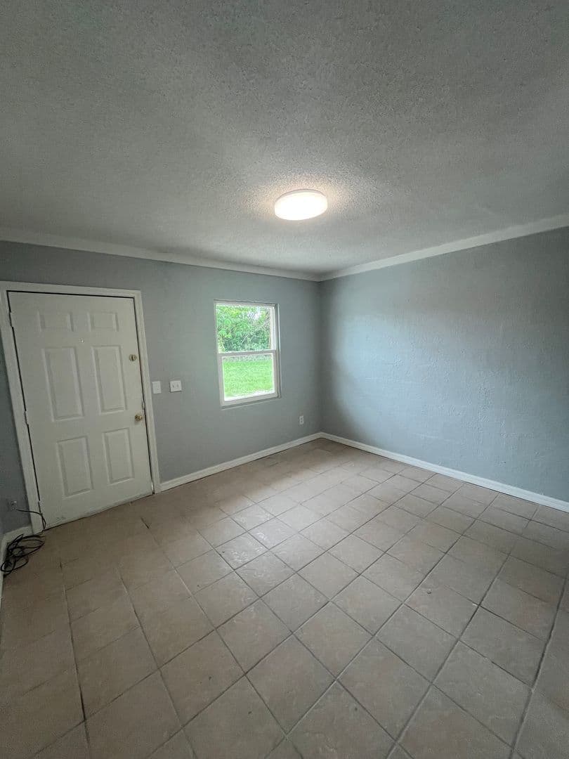 Winter Haven House: 2371 Edwin Street NE