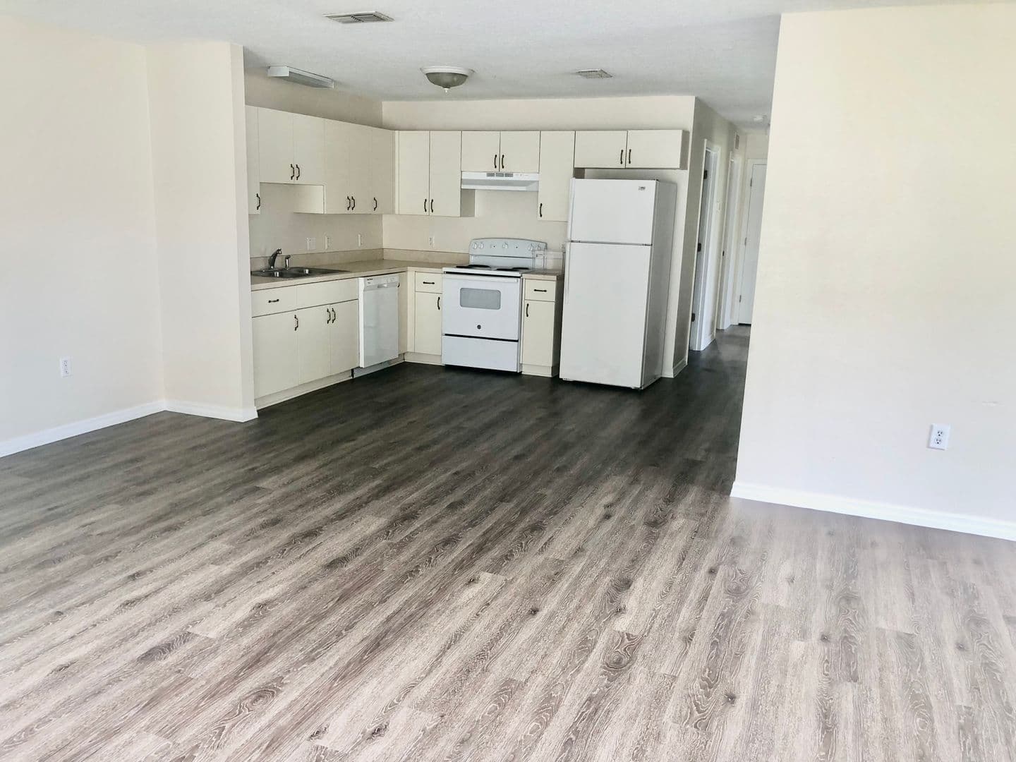 Zephyrhills House: 38629 Rose lane