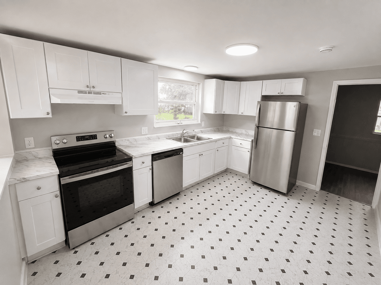 Lakeland House: 837 Lafayette Lane