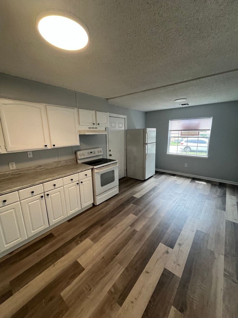 Lakeland House: 1137 Edith Ave