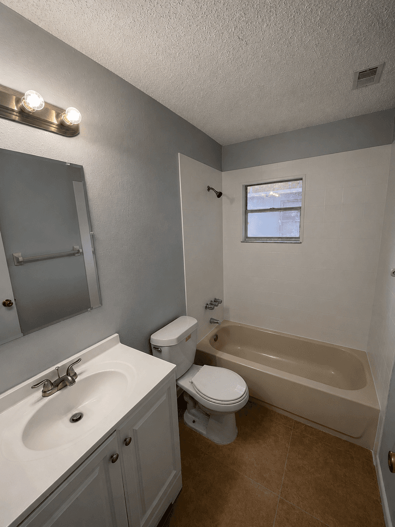 Lakeland House: 1114 Atlantic Road