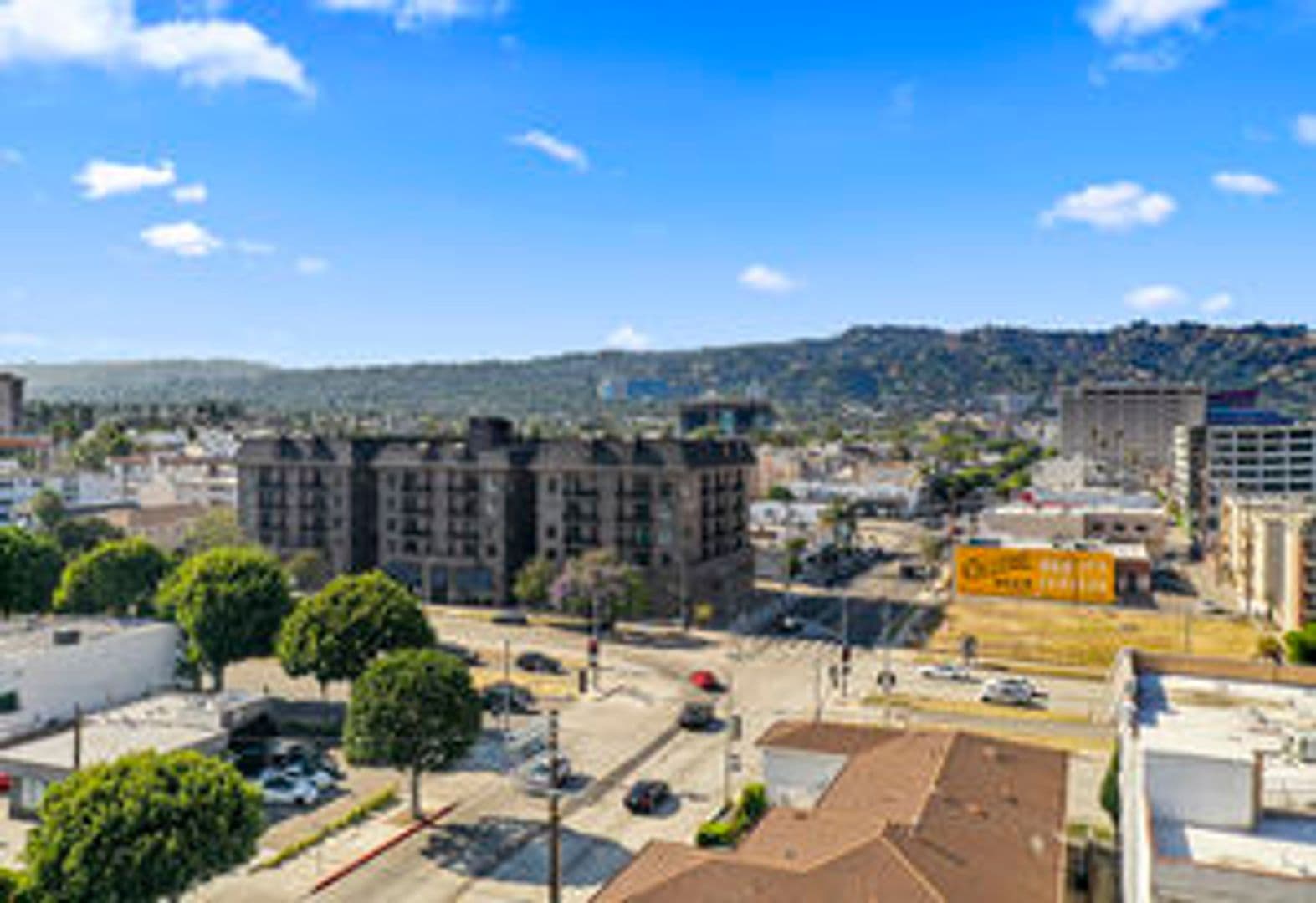 LOS ANGELES Apartment: 428 S ROBERTSON BL