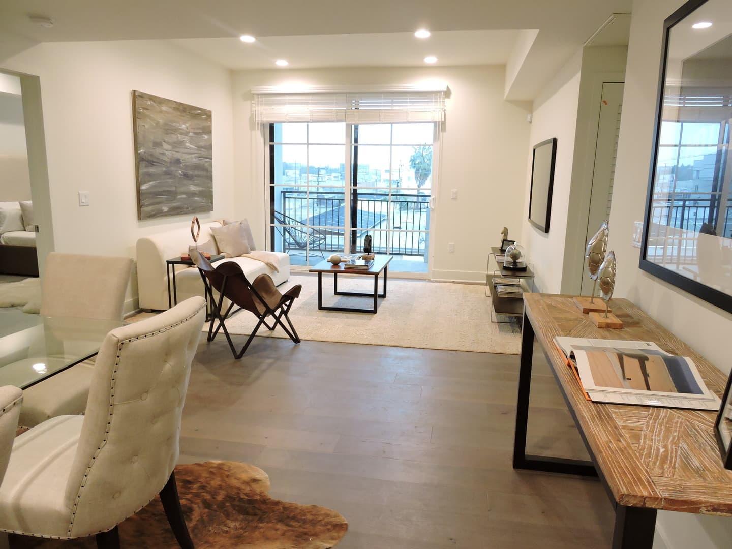 LOS ANGELES Apartment: 8417 BLACKBURN AVE