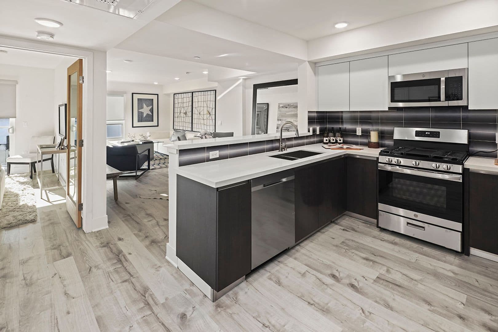 Los Angeles Apartment: 10608 SANTA MONICA BL