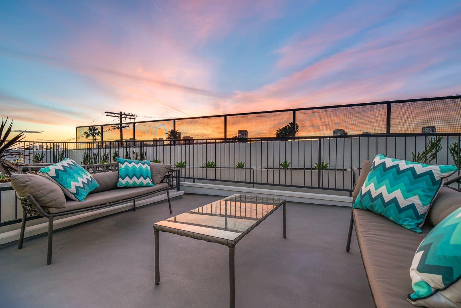 Los Angeles Apartment: 10269 Santa Monica Blvd