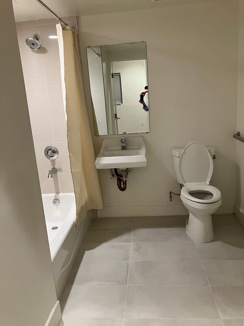 Los Angeles Apartment: 10269 Santa Monica Blvd