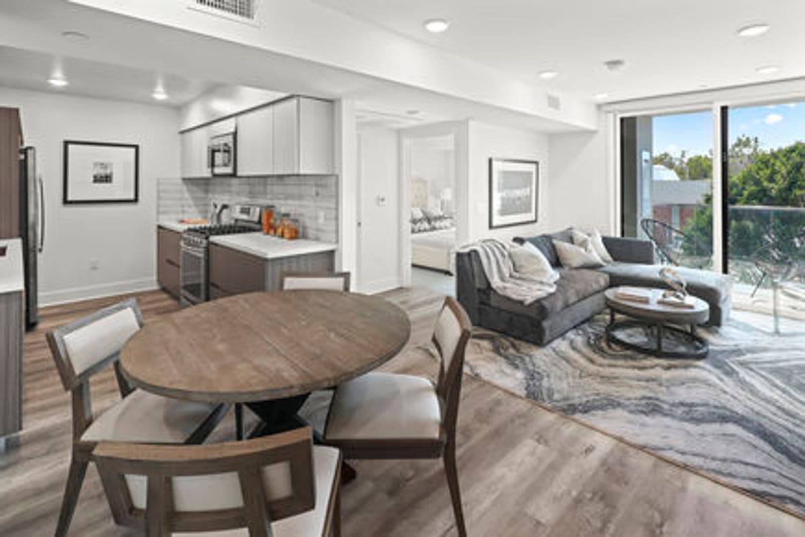 LOS ANGELES Apartment: 428 S ROBERTSON BL
