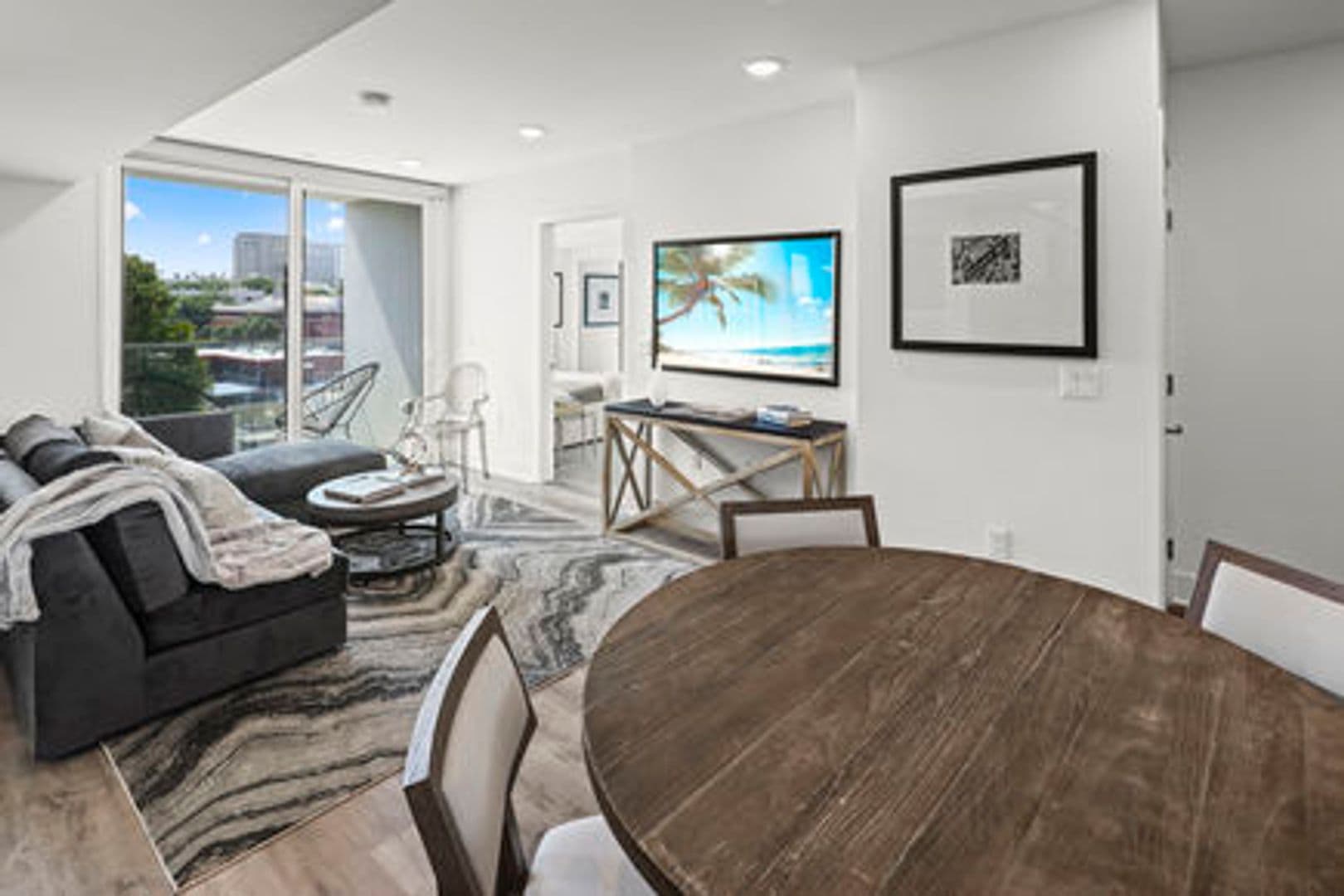 LOS ANGELES Apartment: 428 S ROBERTSON BL