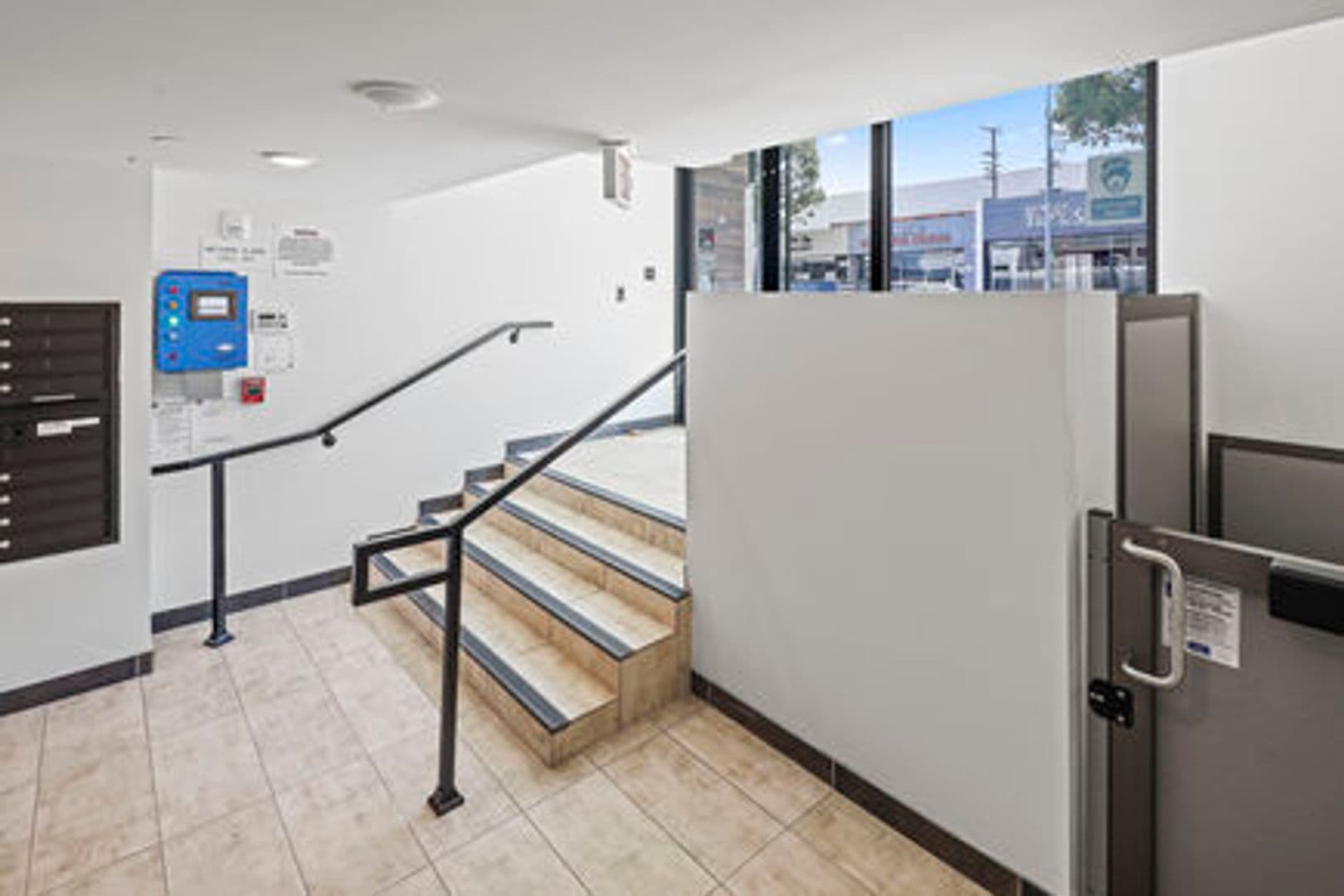 LOS ANGELES Apartment: 428 S ROBERTSON BL