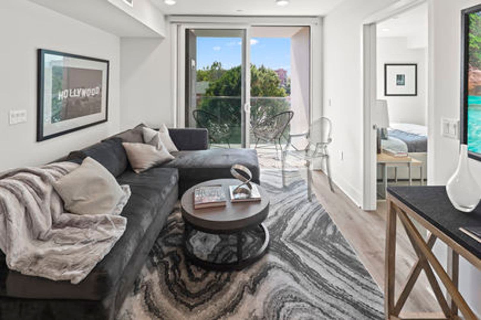 LOS ANGELES Apartment: 428 S ROBERTSON BL