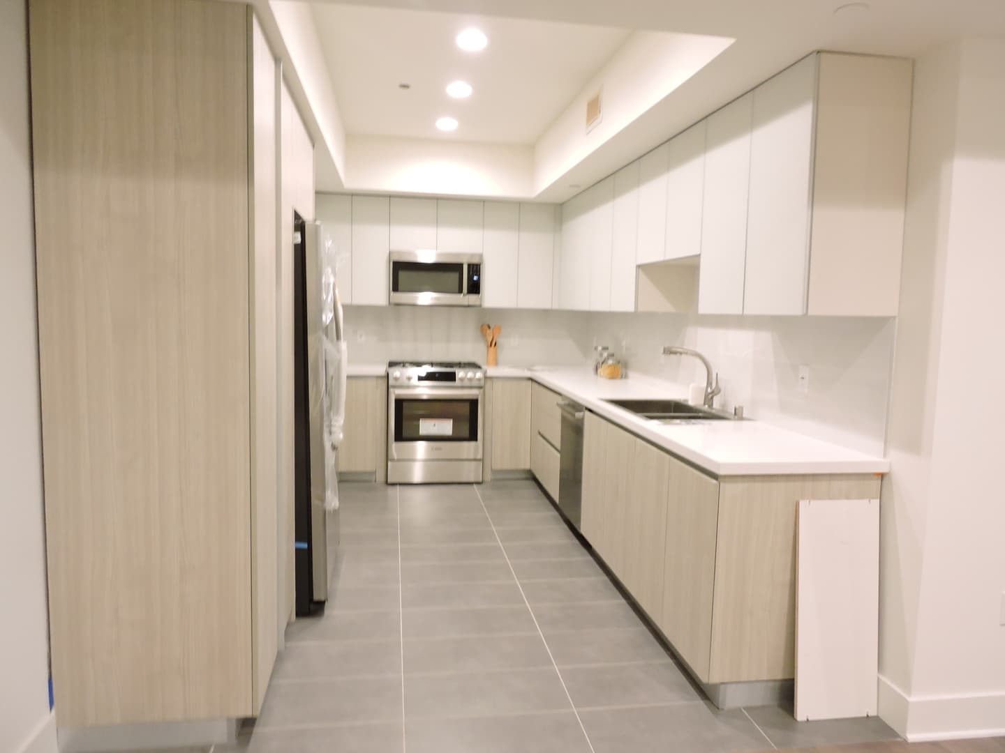 LOS ANGELES Apartment: 8417 BLACKBURN AVE