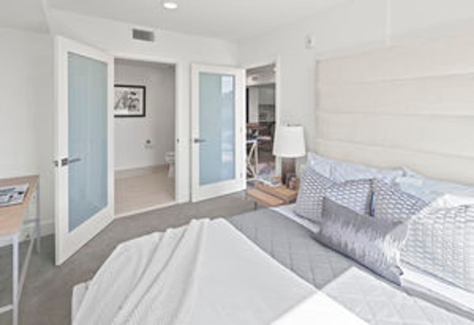 LOS ANGELES Apartment: 428 S ROBERTSON BL