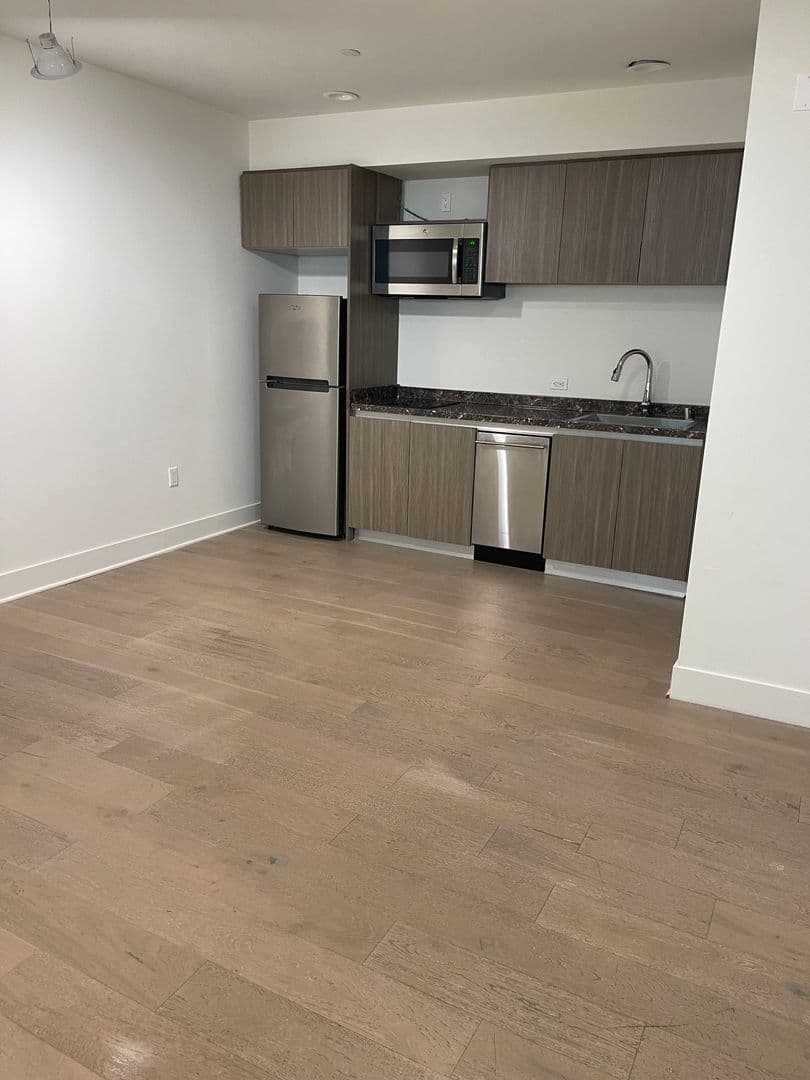 Los Angeles Apartment: 10269 Santa Monica Blvd