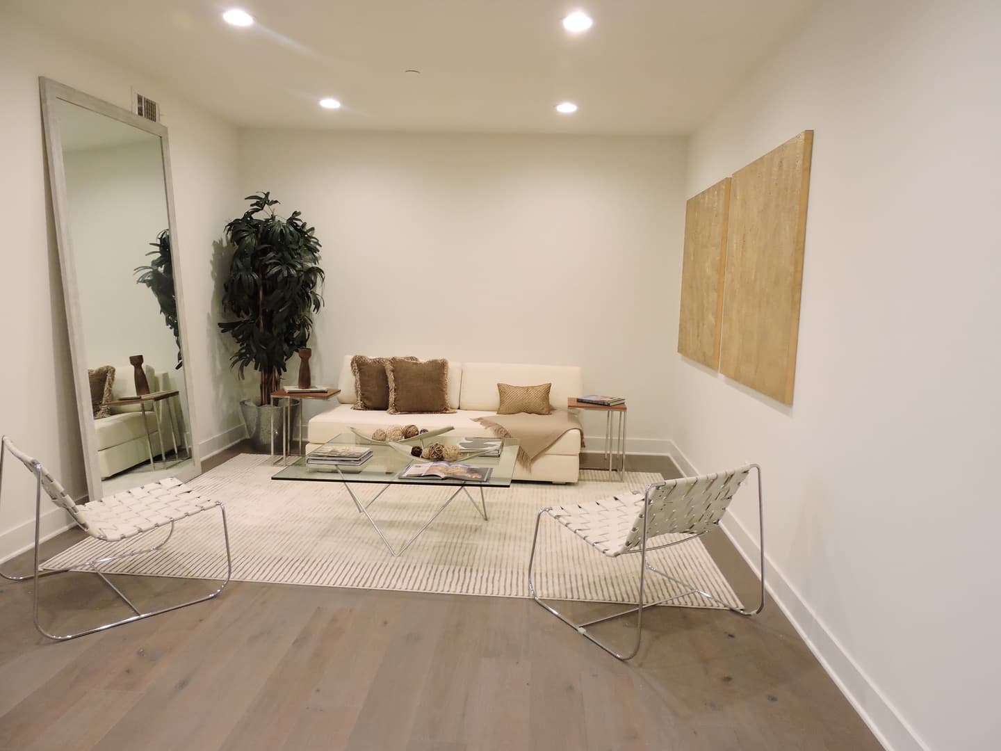 LOS ANGELES Apartment: 8417 BLACKBURN AVE