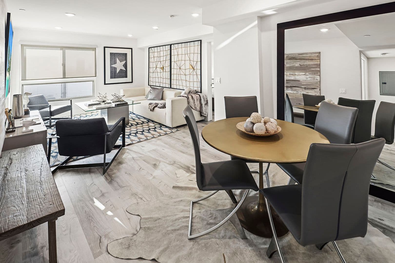 Los Angeles Apartment: 10608 SANTA MONICA BL