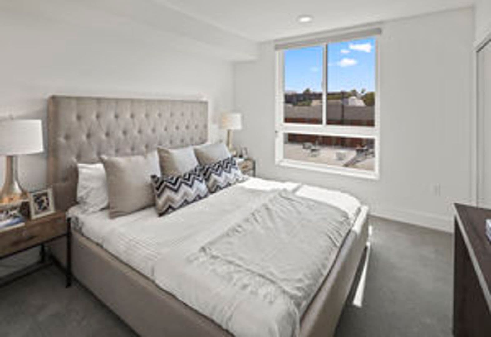 LOS ANGELES Apartment: 428 S ROBERTSON BL