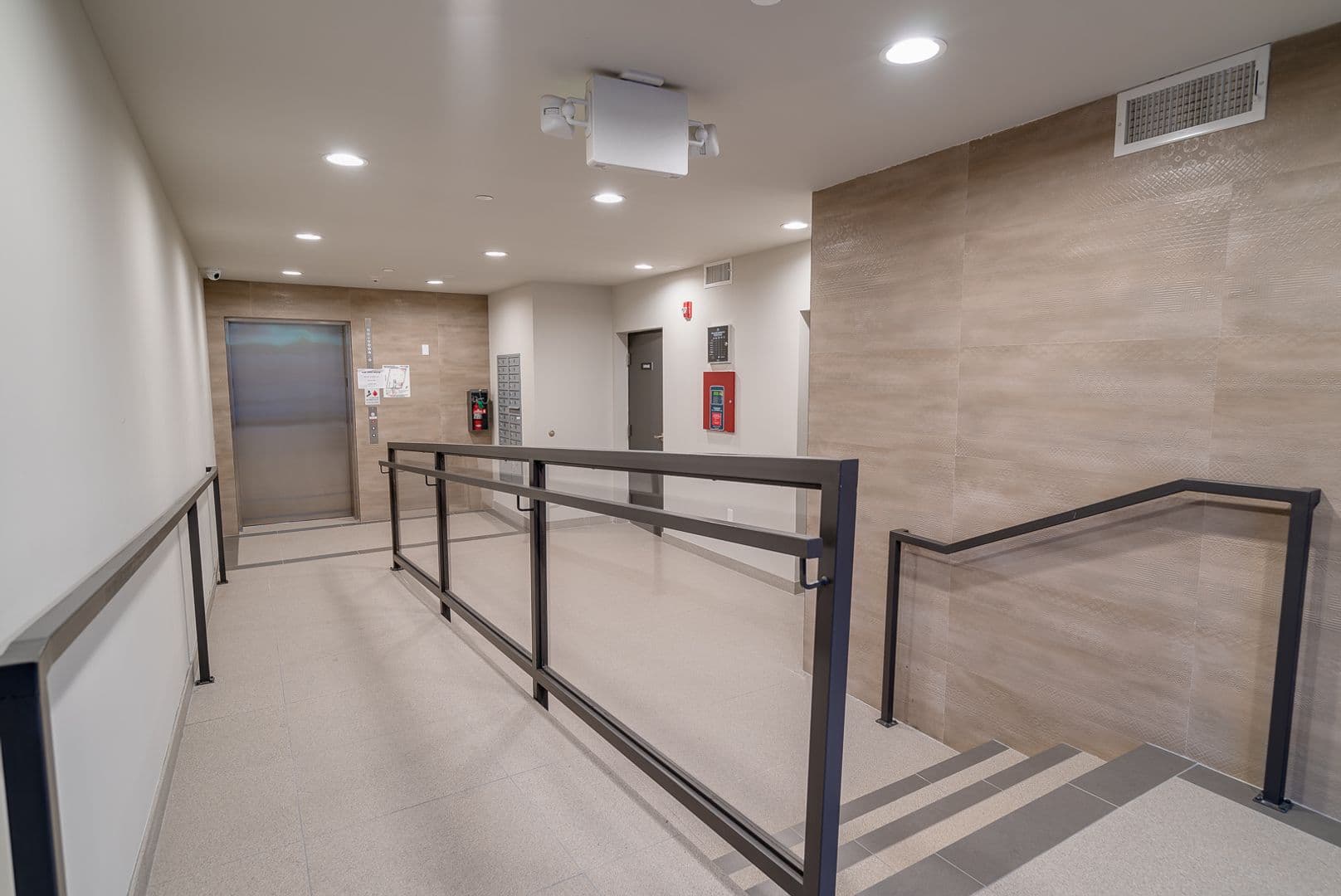 Los Angeles Apartment: 10269 Santa Monica Blvd