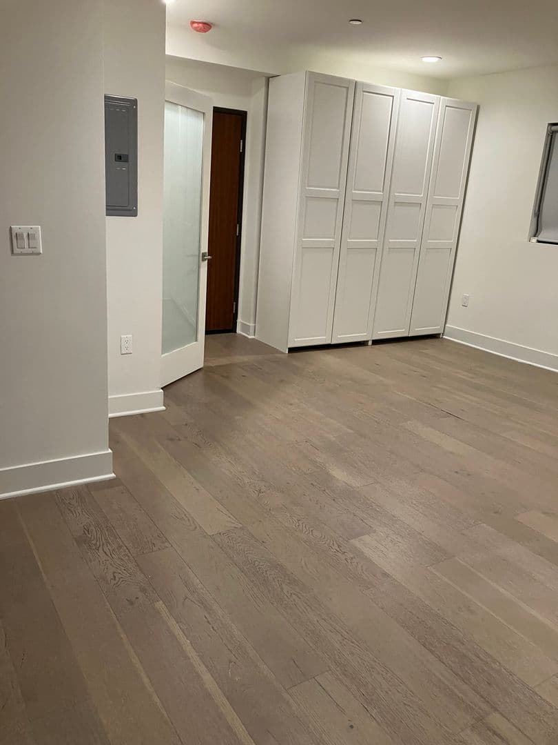 Los Angeles Apartment: 10269 Santa Monica Blvd