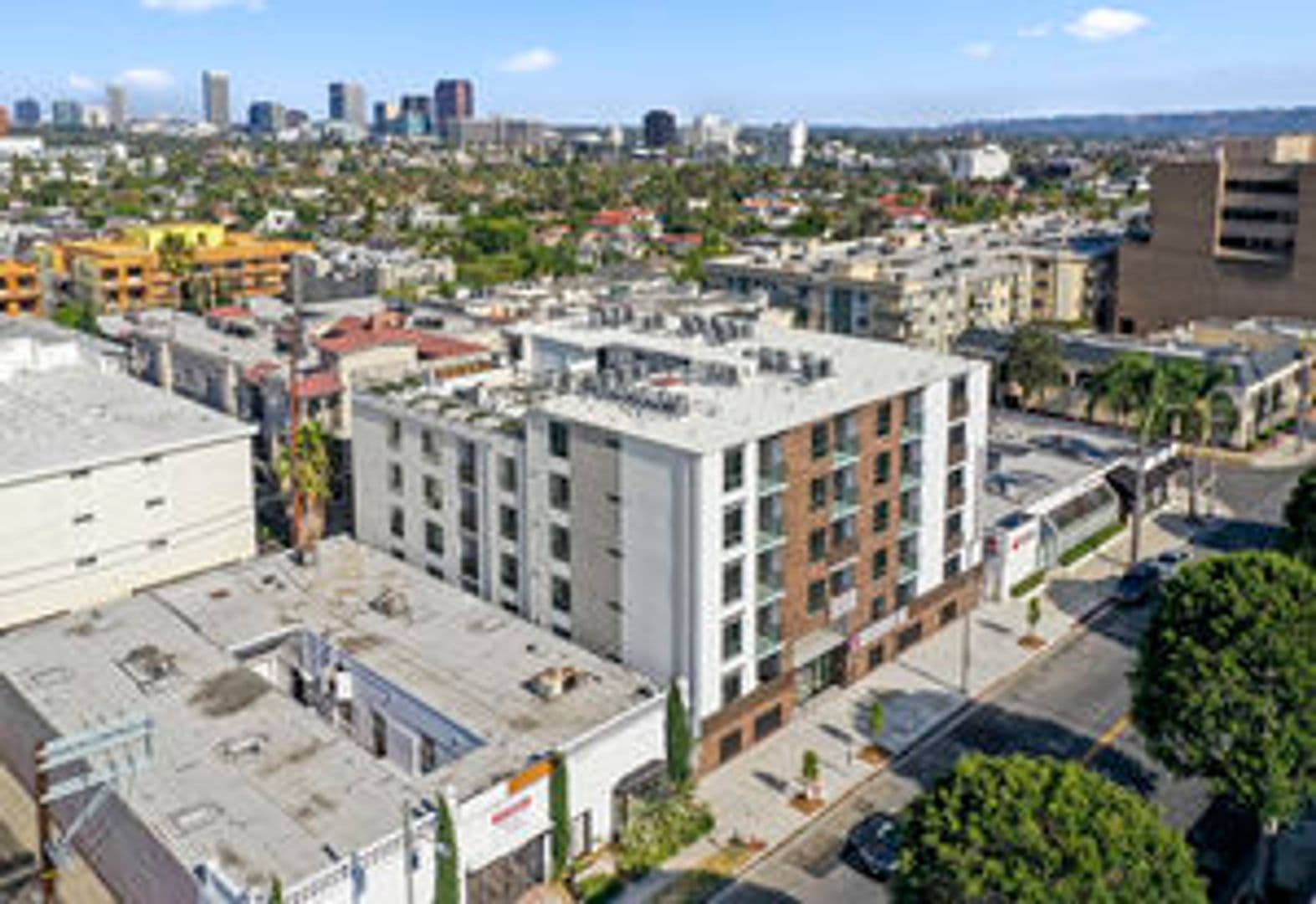 LOS ANGELES Apartment: 428 S ROBERTSON BL