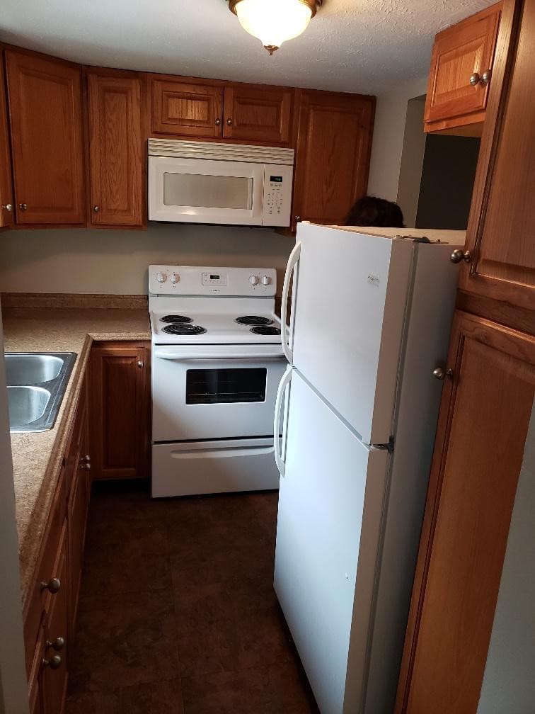 Elyria Apartment: 120 Riverside Court - 1-37