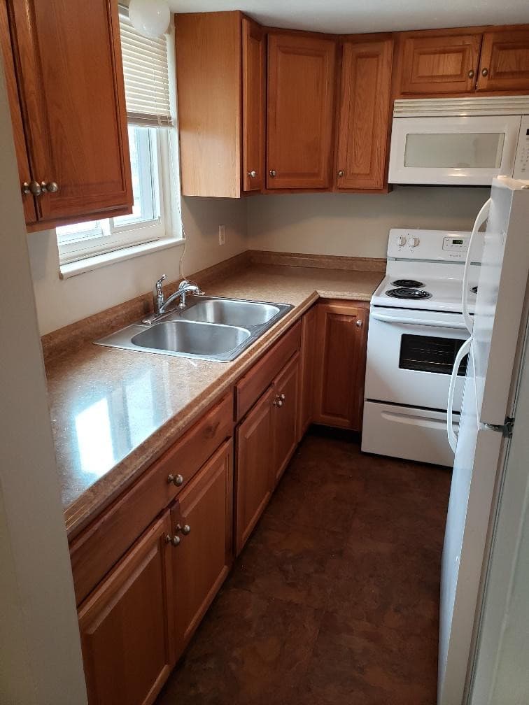 Elyria Apartment: 120 Riverside Court - 1-37