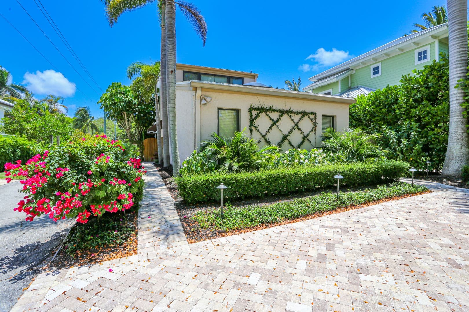 Naples House: 550 3rd Avenue North