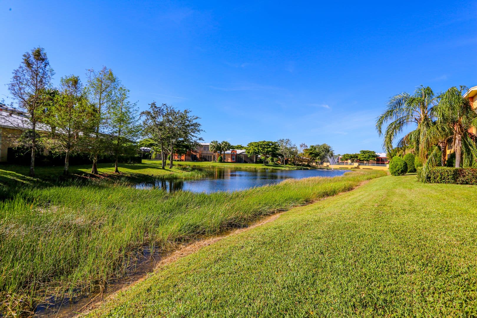 Estero House: 8565 Via Garibaldi #203