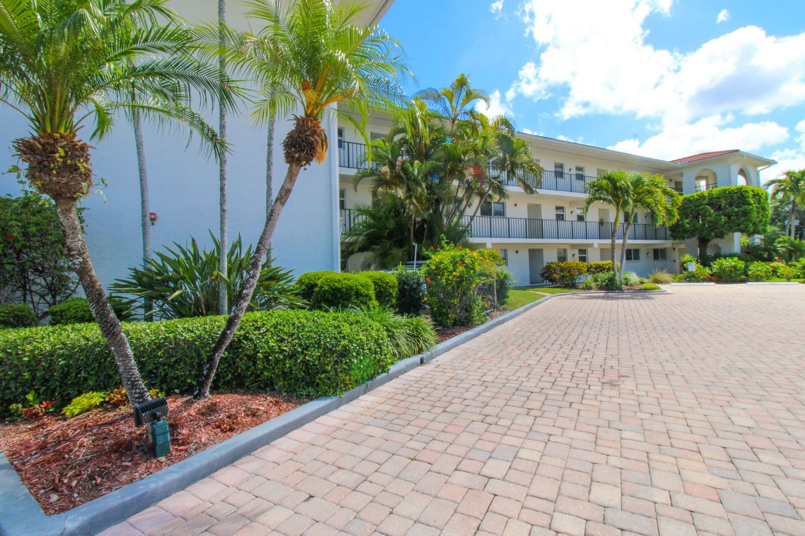 Naples House: 41 High Point Circle S #303